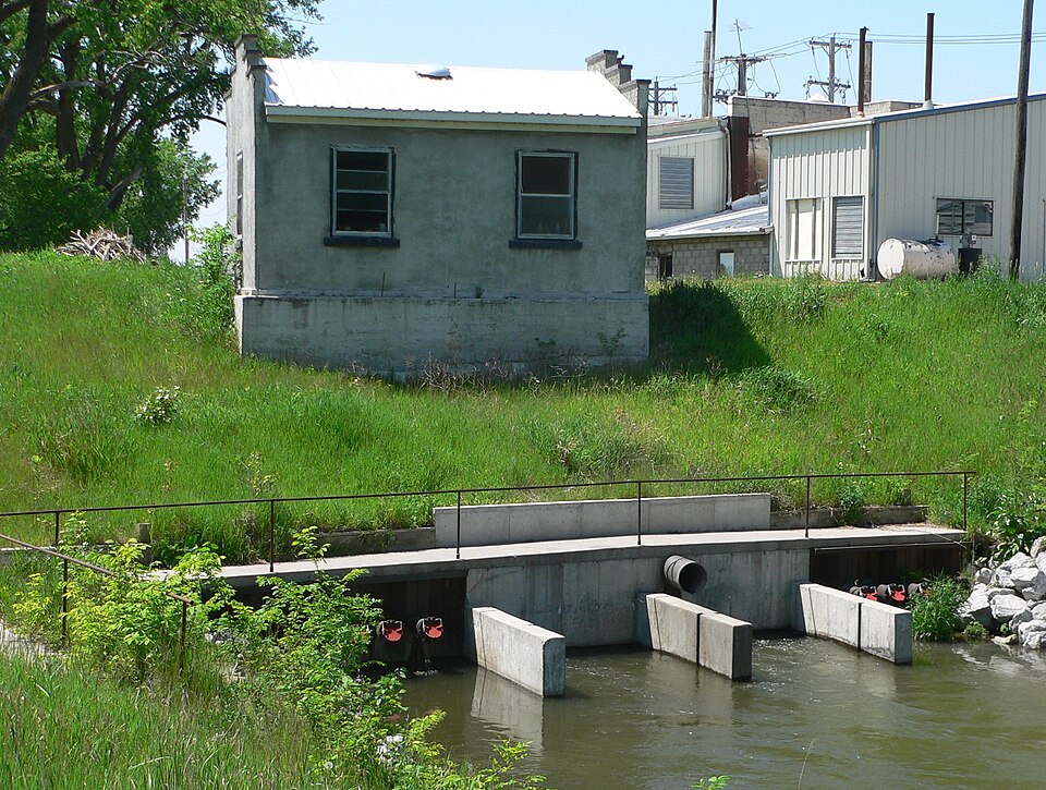 Photograph of Spalding Power Plant and Dam