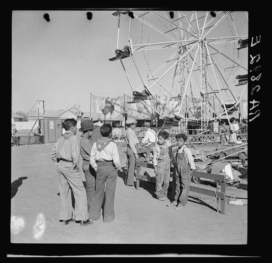 Watching the amusements. Carnival at Roswell, New Mexico