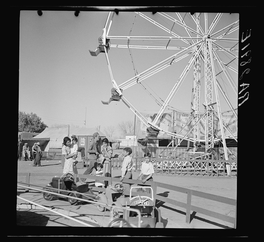 Watching the amusements. Carnival at Roswell, New Mexico