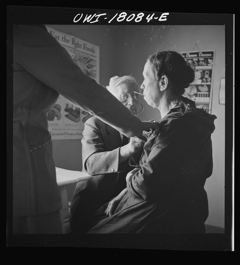 Questa, New Mexico. Examination in the clinic operated by the Taos County cooperative health association
