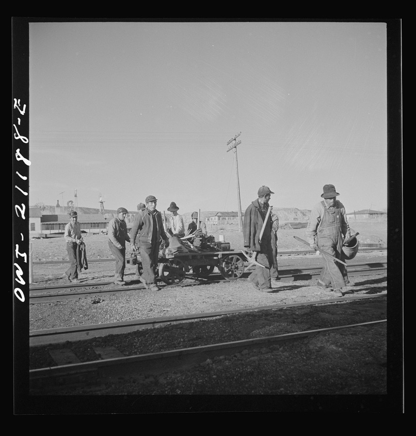 Thoreau, New Mexico. Section crew coming in after a day's work along the Atchison, Topeka and Santa Fe Railroad between Belen and Gallup, New Mexico