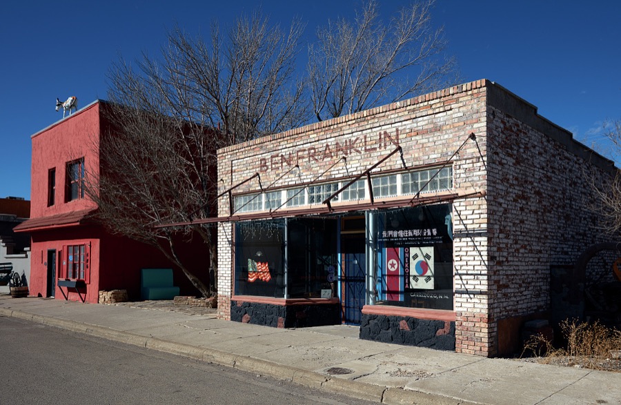 The small, south-central New Mexico town of Carrizozo, with a population of 1,000 or so (as of 2021), was a modestly thriving railroad hub where cattle raised in the vast ranches nearby were shipped off to market