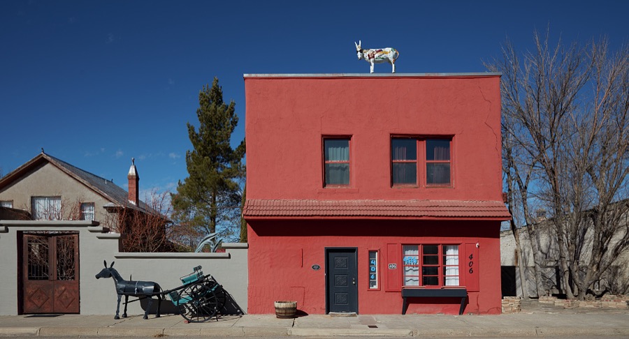 The small, south-central New Mexico town of Carrizozo, with a population of 1,000 or so (as of 2021), was a modestly thriving railroad hub where cattle raised in the vast ranches nearby were shipped off to market