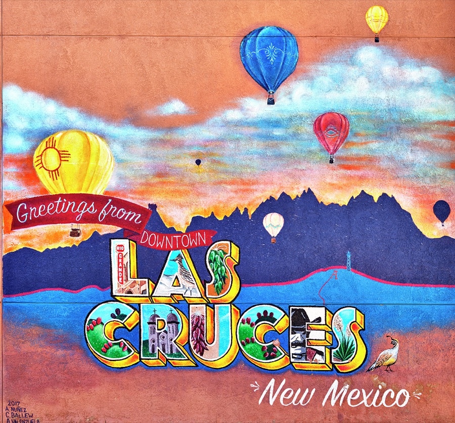 This "welcome" mural in Las Cruces, the hub city of southern New Mexico, 27 miles from the border with far-western Texas, has some of the aspects of a "postcard" mural and art saluting the popular activity of ballooning in the state