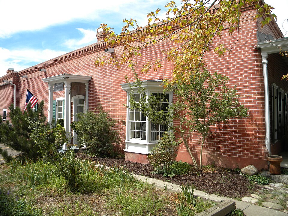 Photograph of Pinckney R. Tully House