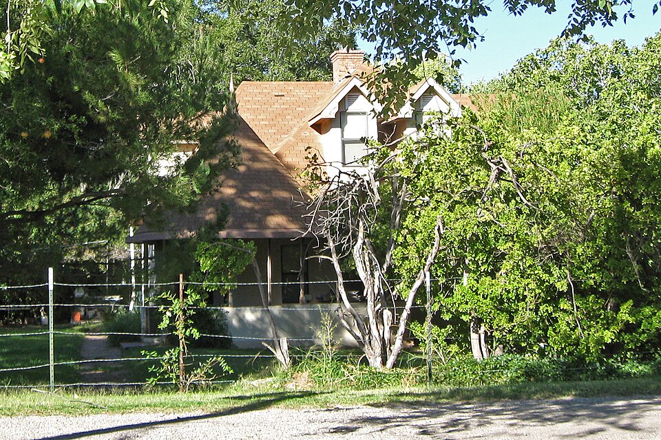 Photograph of Queen Anne House