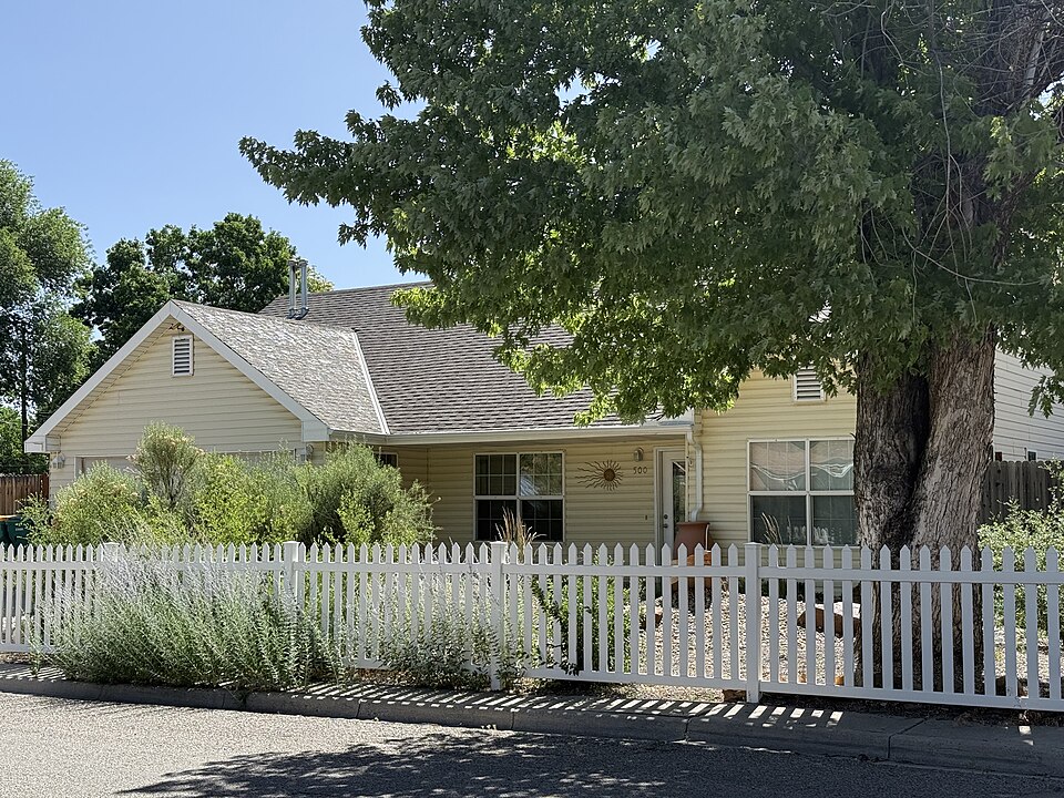 Photograph of Building at 500 White Avenue