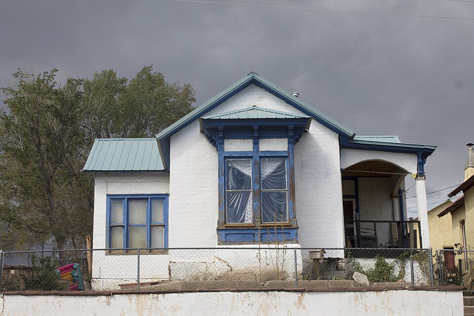 Photograph of House at 822 Douglas