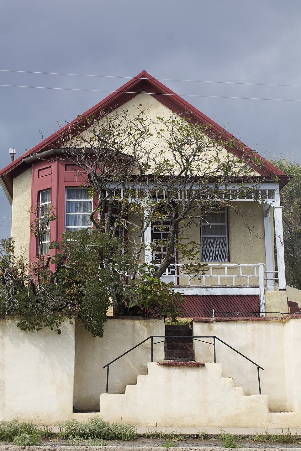 Photograph of House at 818 Douglas