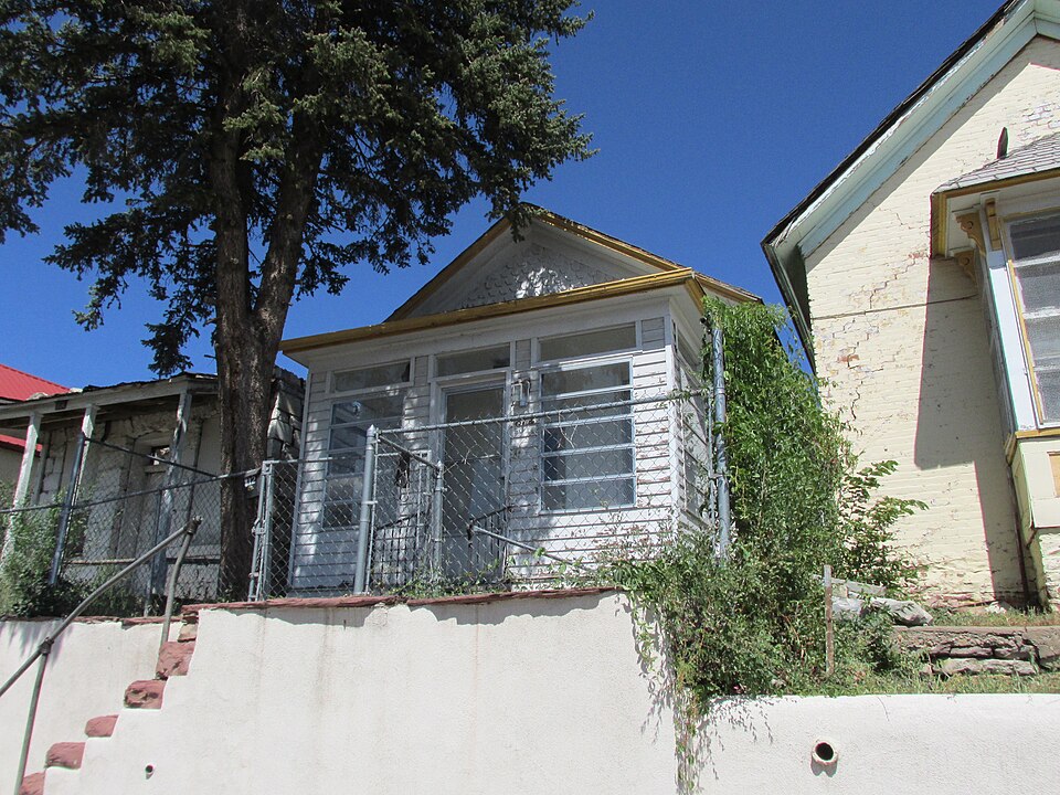 Photograph of House at 812 Douglas
