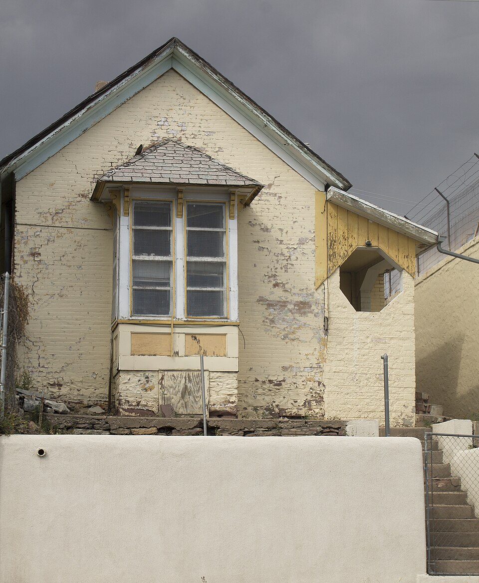 Photograph of House at 810 Douglas