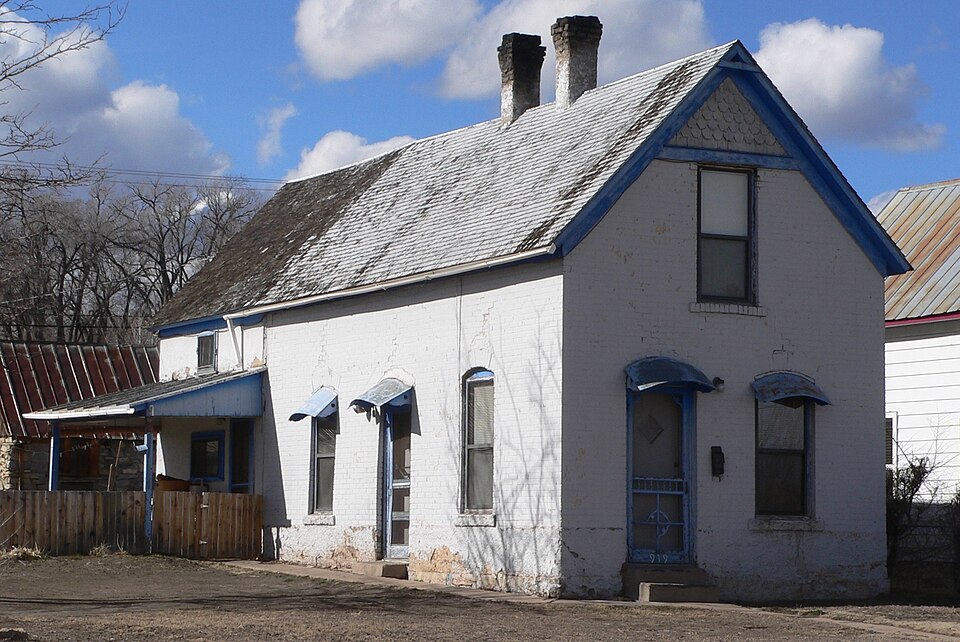 Photograph of House at 919 Railroad