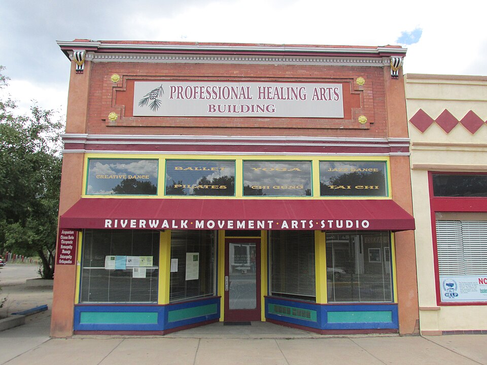 Photograph of Building at 1214 Bridge