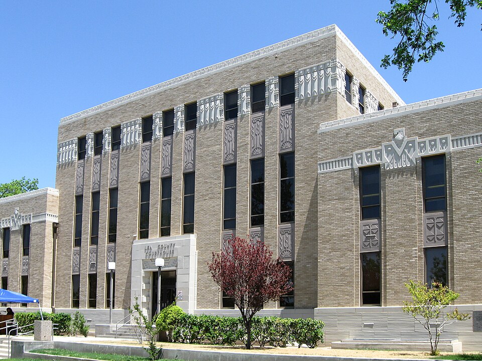 Photograph of Lea County Courthouse