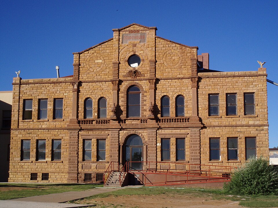 Photograph of Guadalupe County Courthouse in Santa Rosa