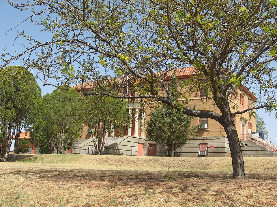 Photograph of De Baca County Courthouse