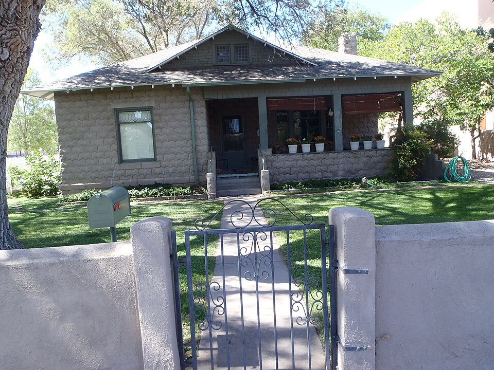 Photograph of House at 405 Park Street