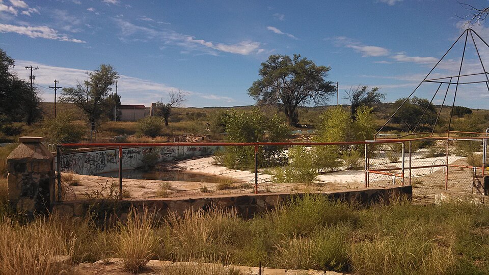 Photograph of Metropolitan Park Bathhouse and Pool Historic District