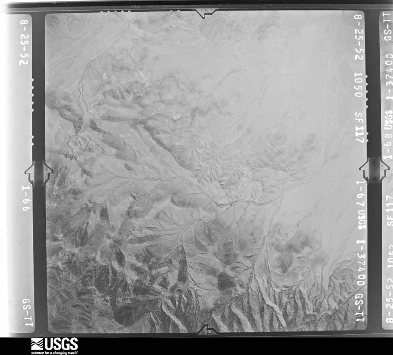 U.S. Geological Survey aerial photograph, 1952-08-25, scale 1:37400