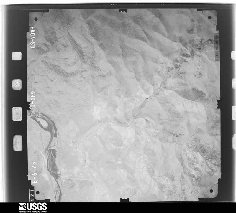 U.S. Geological Survey aerial photograph, 1975-09-01, scale 1:30000