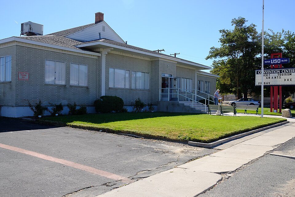 Photograph of Hawthorne USO Building