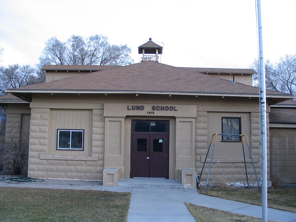 Photograph of Lund Grade School
