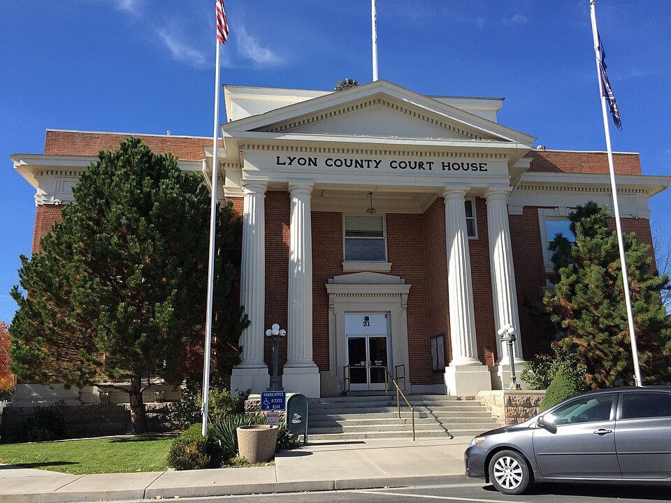 Photograph of Lyon County Courthouse