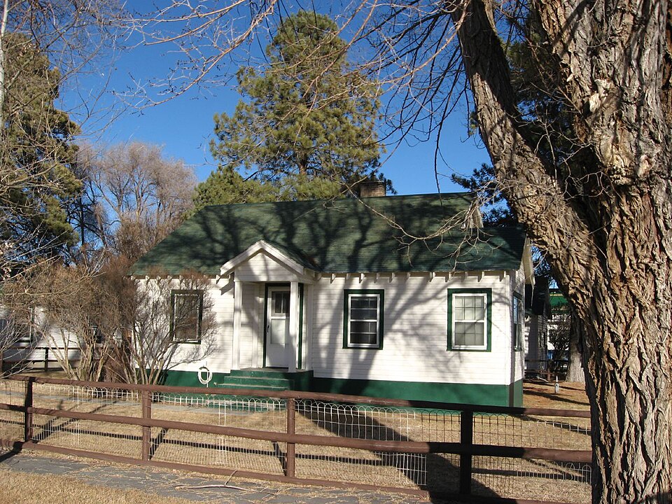 Photograph of Paradise Valley Ranger Station