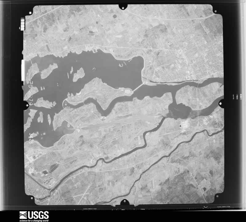 U.S. Geological Survey aerial photograph, 1975-11-06, scale 1:64000