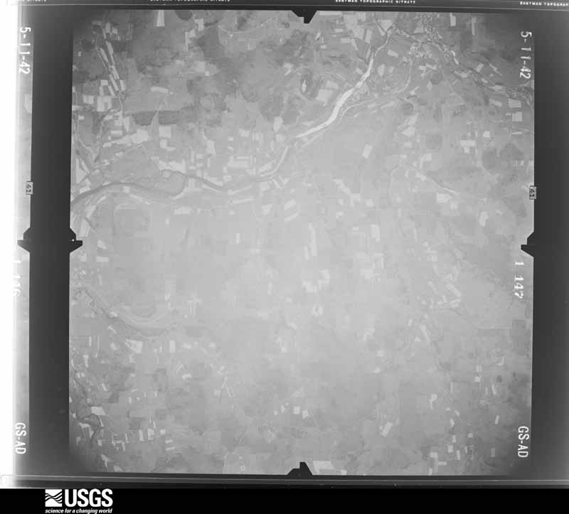 U.S. Geological Survey aerial photograph, 1942-05-11, scale 1:43100