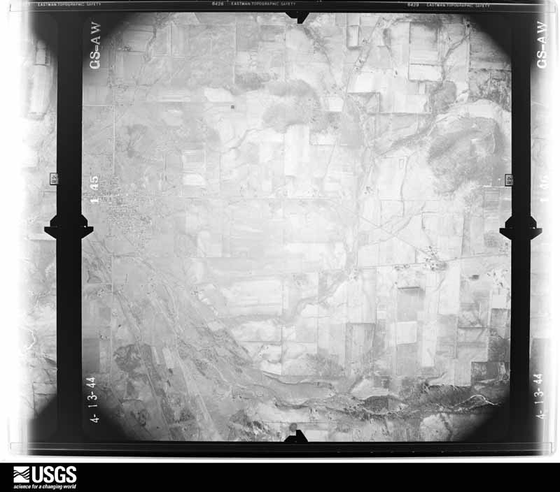 U.S. Geological Survey aerial photograph, 1944-04-13, scale 1:16300