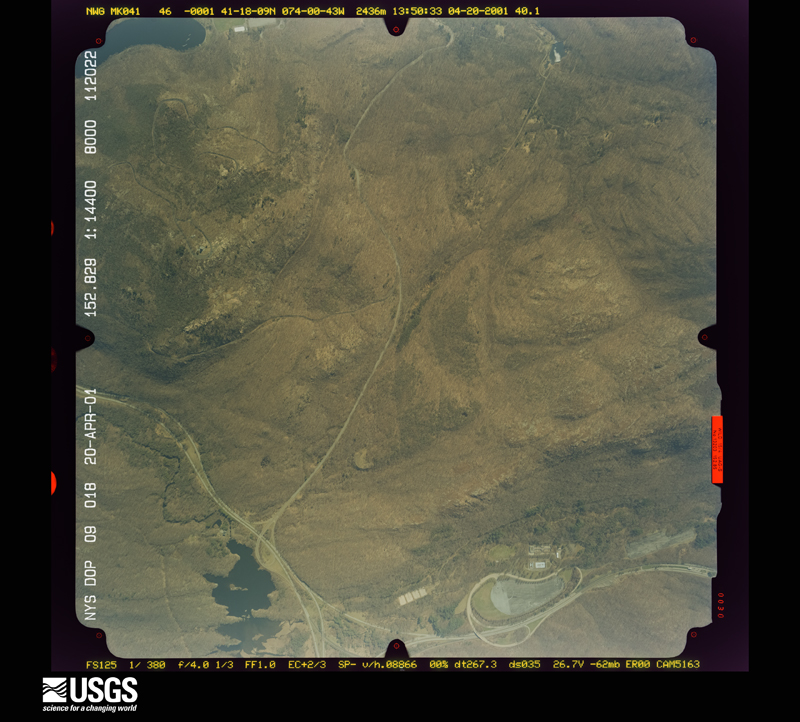 U.S. Geological Survey aerial photograph, 2001-04-20, scale 1:14400