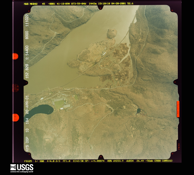 U.S. Geological Survey aerial photograph, 2001-04-20, scale 1:14400