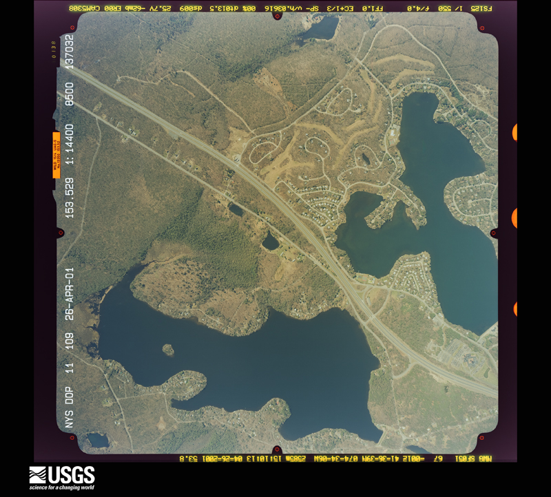 U.S. Geological Survey aerial photograph, 2001-04-26, scale 1:14400