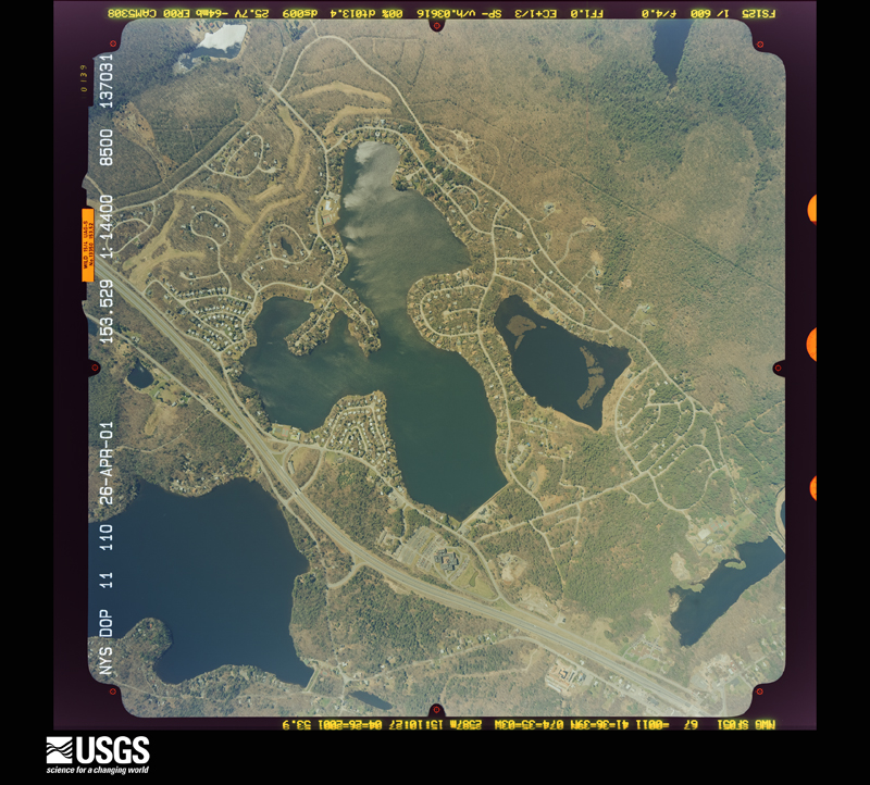 U.S. Geological Survey aerial photograph, 2001-04-26, scale 1:14400