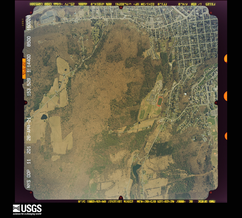 U.S. Geological Survey aerial photograph, 2001-04-26, scale 1:14400