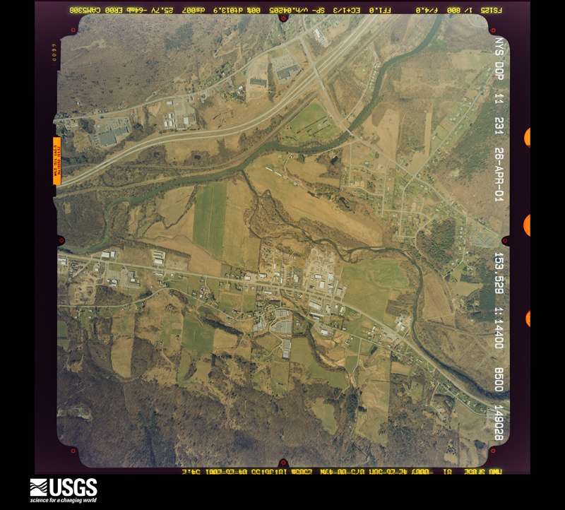 U.S. Geological Survey aerial photograph, 2001-04-26, scale 1:14400