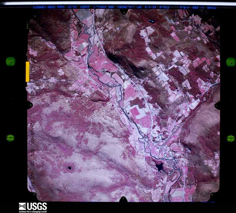 U.S. Geological Survey aerial photograph, 2001-04-28, scale 1:28800