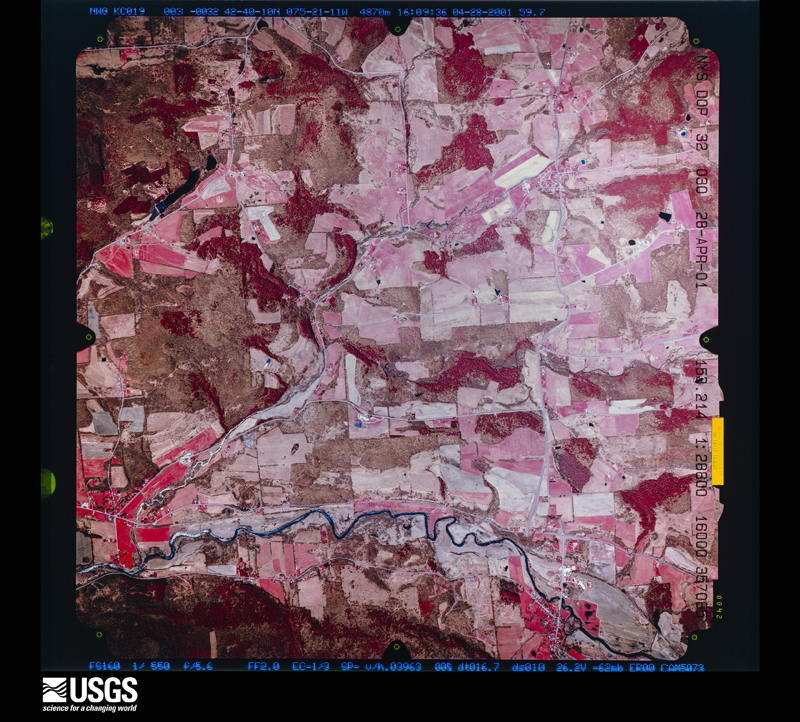 U.S. Geological Survey aerial photograph, 2001-04-28, scale 1:28800