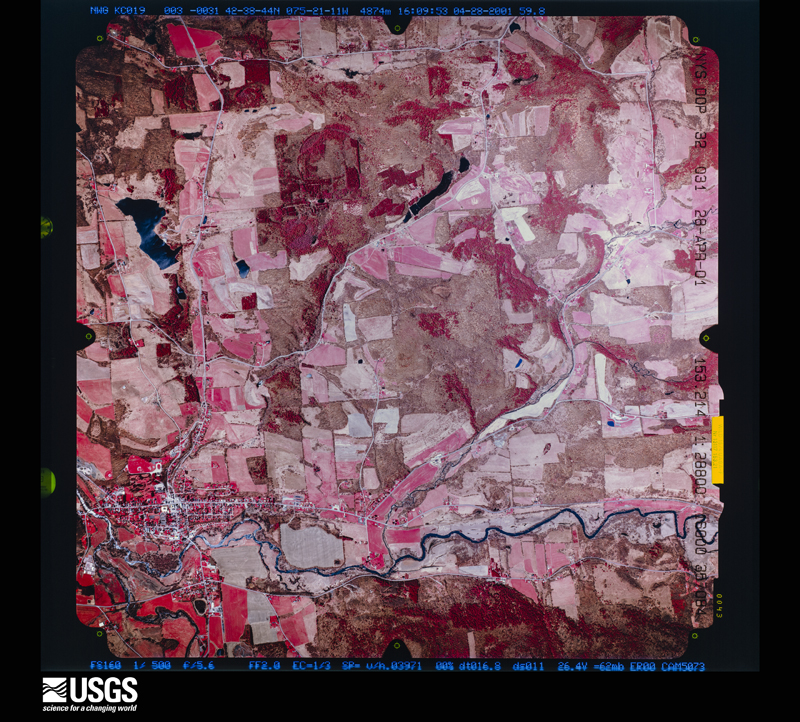 U.S. Geological Survey aerial photograph, 2001-04-28, scale 1:28800