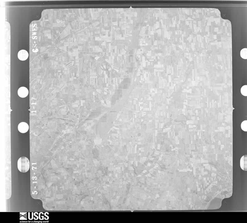 U.S. Geological Survey aerial photograph, 1971-05-13, scale 1:68500