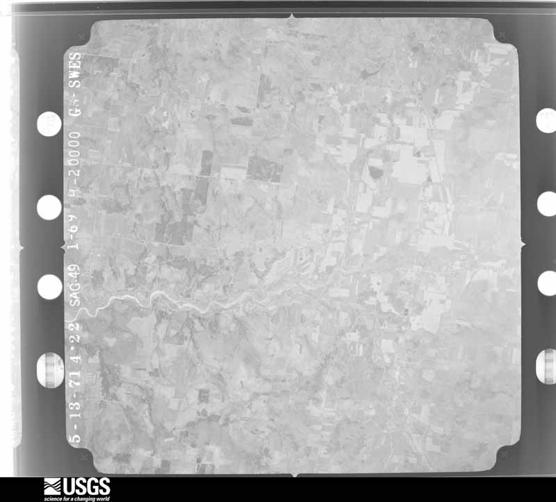 U.S. Geological Survey aerial photograph, 1971-05-13, scale 1:68500
