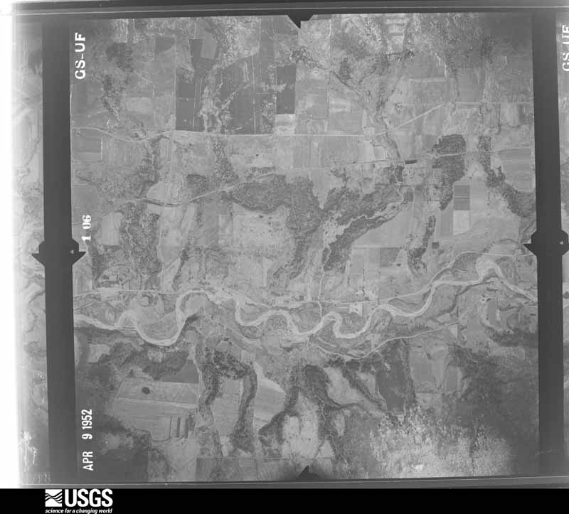 U.S. Geological Survey aerial photograph, 1952-04-09, scale 1:22000