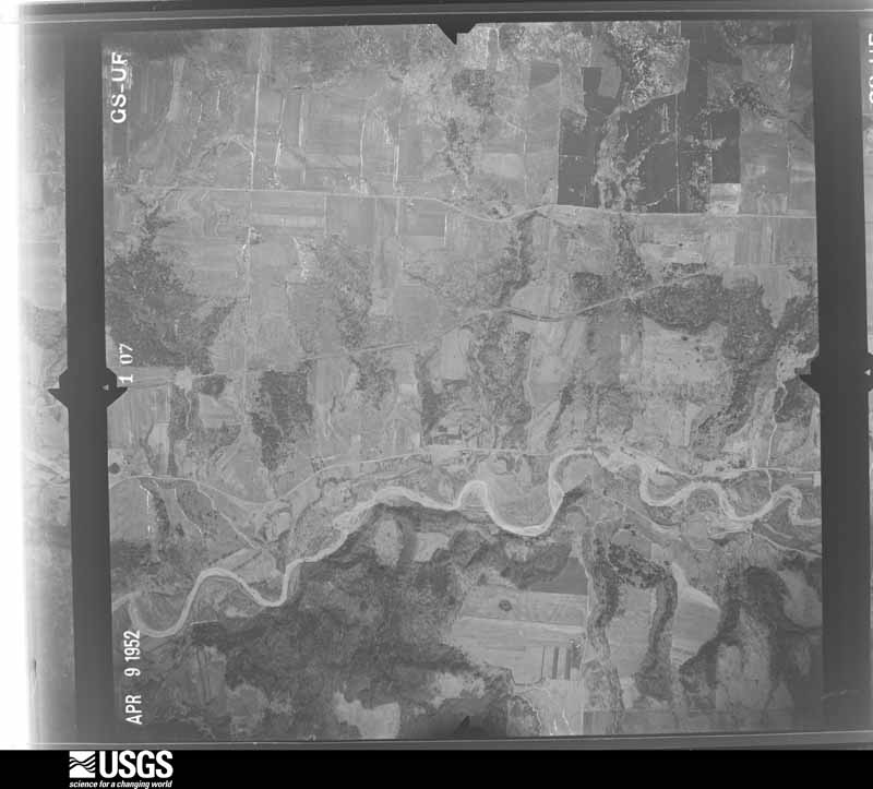 U.S. Geological Survey aerial photograph, 1952-04-09, scale 1:22000