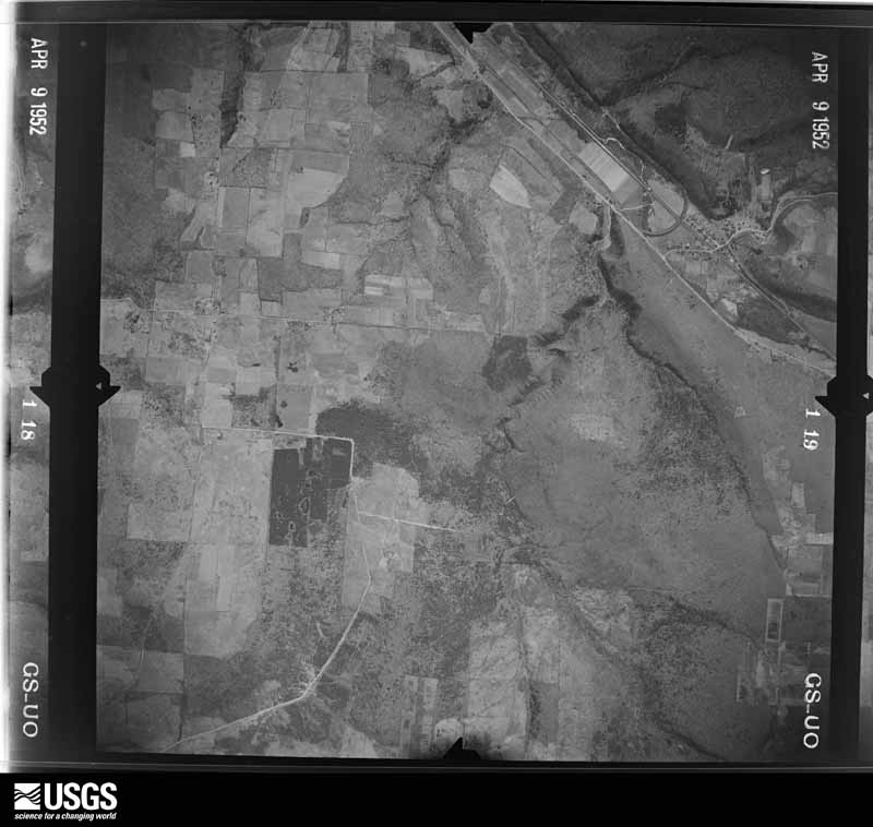 U.S. Geological Survey aerial photograph, 1952-04-09, scale 1:23600