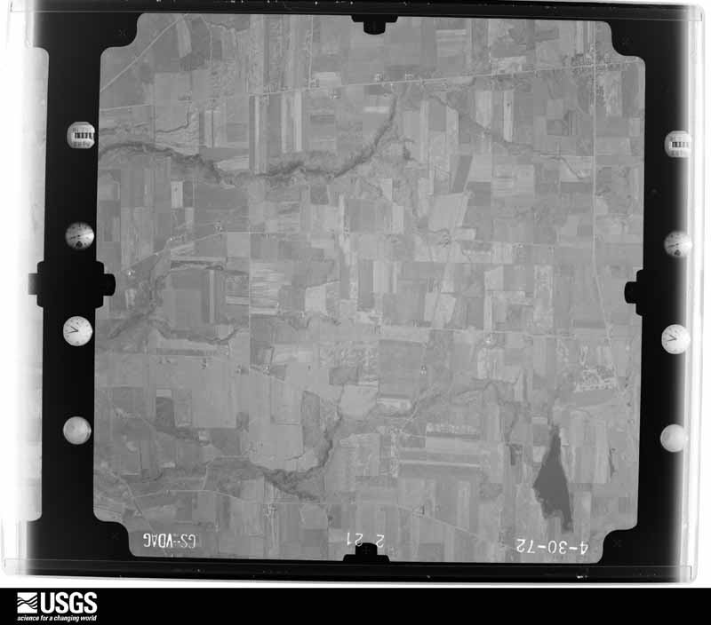 U.S. Geological Survey aerial photograph, 1972-04-30, scale 1:28000