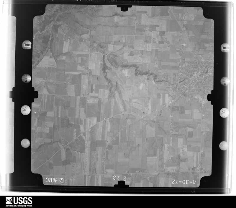 U.S. Geological Survey aerial photograph, 1972-04-30, scale 1:28000