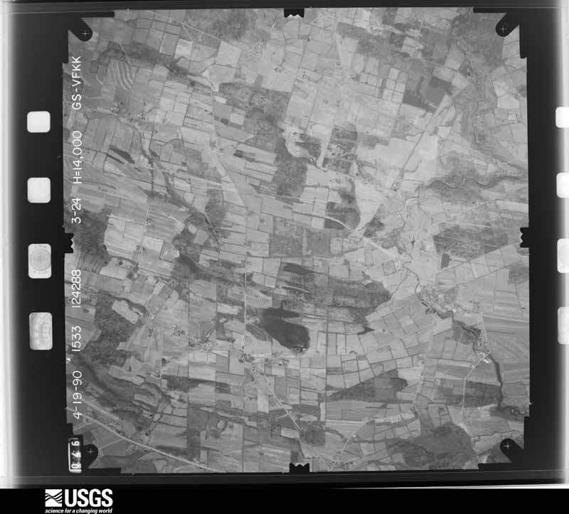 U.S. Geological Survey aerial photograph, 1990-04-01, scale 1:28000