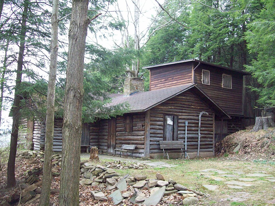 Photograph of Pfeiffer-Wheeler American Chestnut Cabin