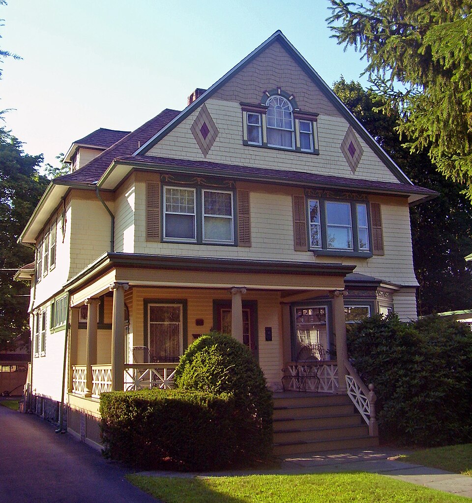 Photograph of House at 313 Albany Avenue